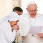 20190327T0800-25374-CNS-POPE-AUDIENCE-MISSIONARY-MEDAL